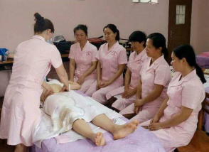 專業(yè)守護(hù)，無痛呵護(hù) 高級催乳師引領(lǐng)產(chǎn)后乳房健康管理新體驗(yàn)